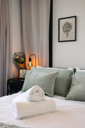 Brand New 2BR Apt Near Surf' Paradise Free Parking, Surfers Paradise